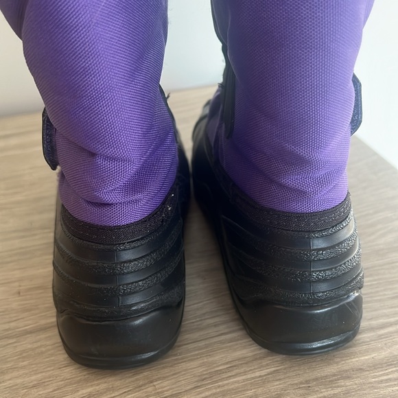 Girls size 4 Kamik purple and black boot. Waterproof. Exc condition - Picture 4 of 7